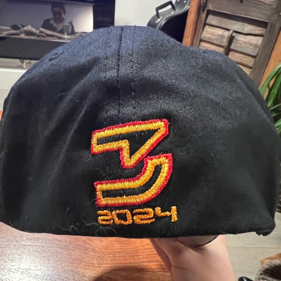 Black FLEXFIT TRON 3 hat s/m - Picture 4 of 4